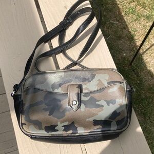 G.I.L.I. Camouflage Crossbody Bag